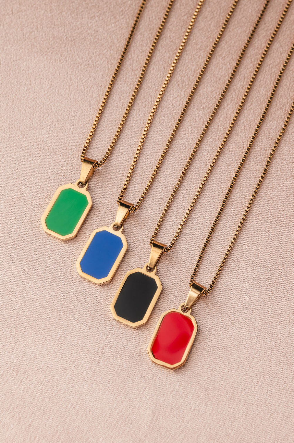 Színes nyakláncok (arany színű)