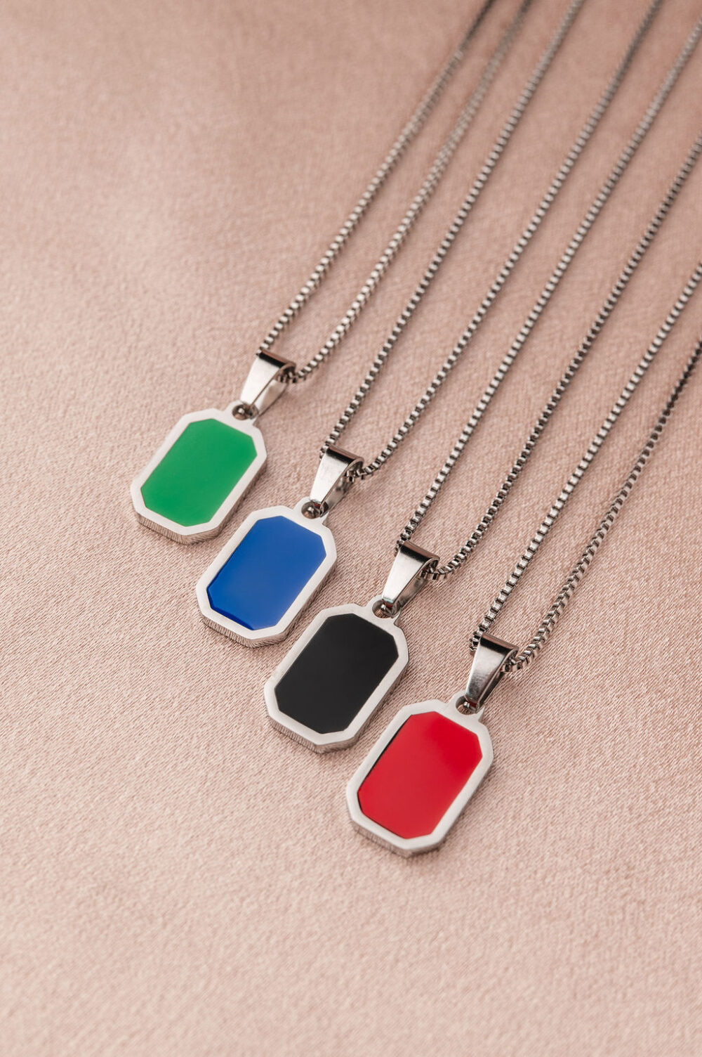 Színes nyakláncok (ezüst színű)